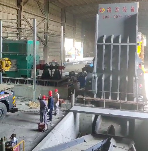 張家港傳來喜報，6000馬力破碎機安裝完畢。這個大家伙可不能小看它，每小時出料可高達150噸。